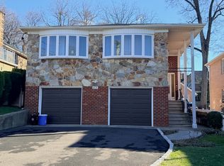 8679 Palo Alto St, Hollis, NY 11423