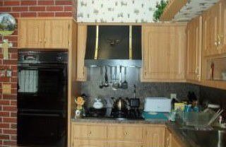 2nd image of 1942 E 38th St