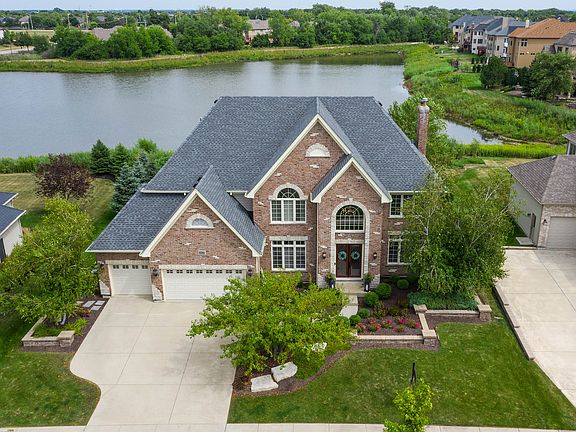 3rd image of 4108 Honey Locust Dr