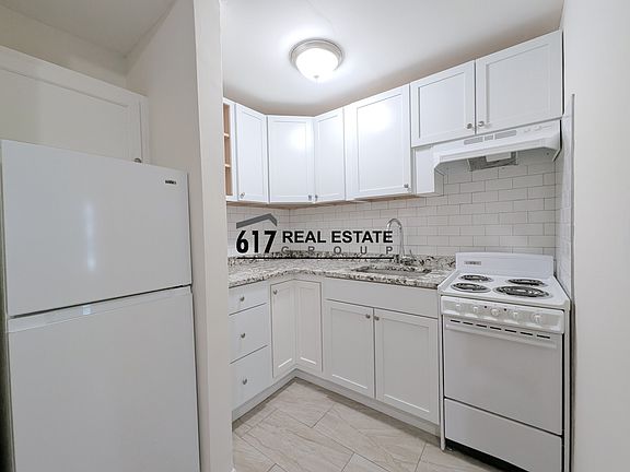 2nd image of 1315-208 Commonwealth Ave