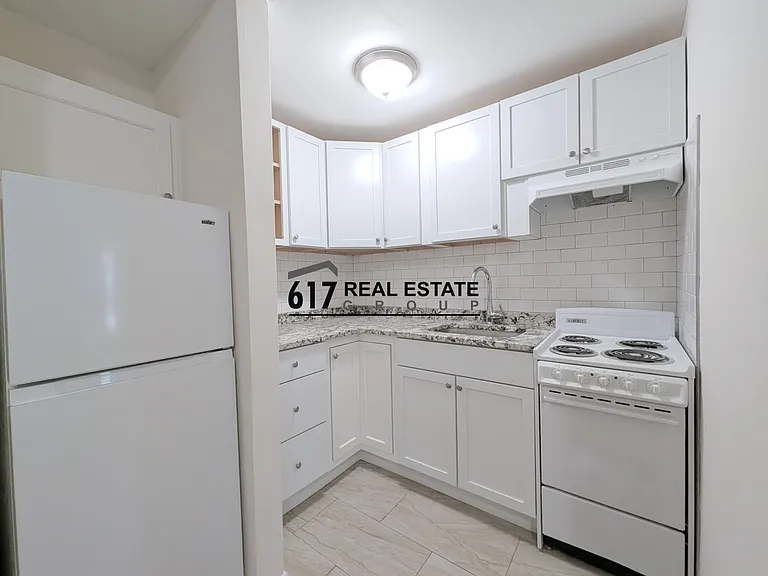 1315-208 Commonwealth Ave — Photo 2