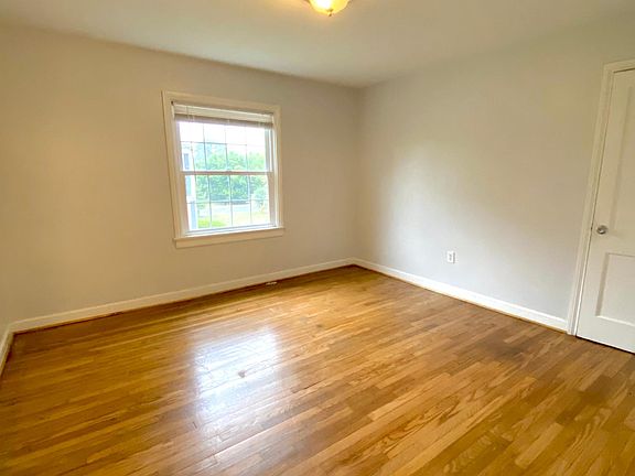 2nd image of 3816 Noble Ave #B
