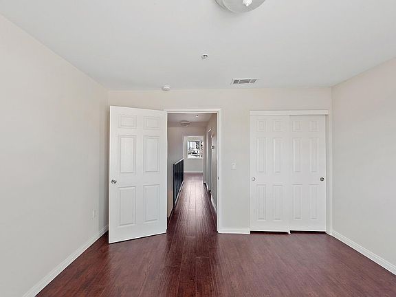 4th image of 14161 Delano St APT 1