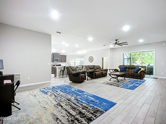 4th image of 694 NORTHSIDE Drive S