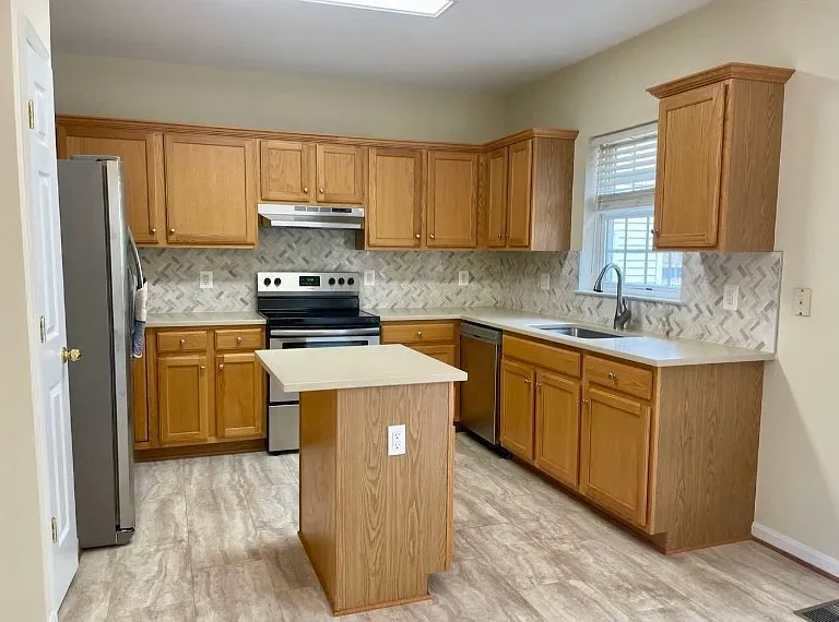9058 Two Bays Rd — Photo 3