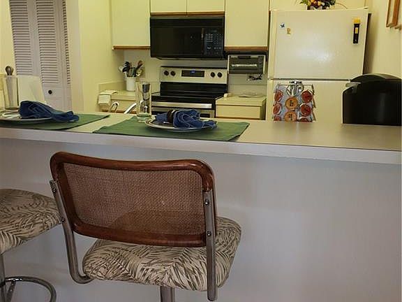 2nd image of 5 Plantation Dr APT 204