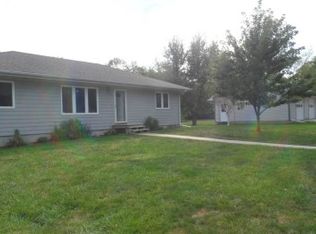 421 N 6th St, Wymore, NE 68466