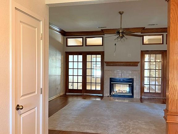 3rd image of 2917 Lazy Lake Dr