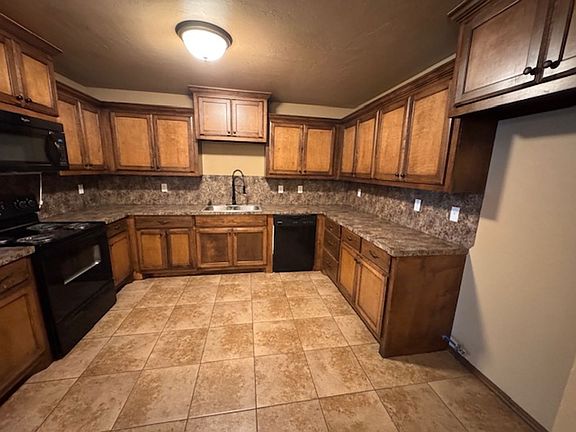 4th image of 2716 Valley View Dr