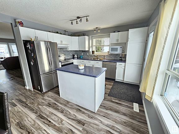 2nd image of 23 Aberdeen Cres