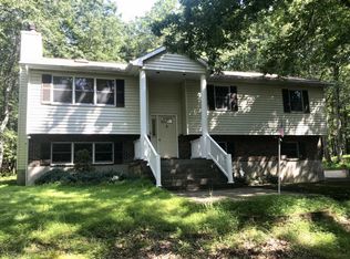 1533 Longleaf Dr, Effort, PA 18330