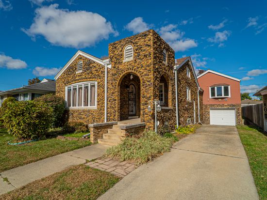 122 Elizabeth St, Calumet City, IL 60409