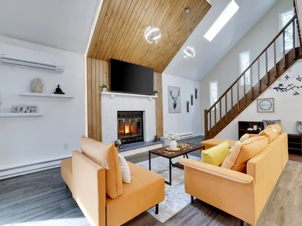 3060 Briarwood Dr, Tobyhanna, PA 18466