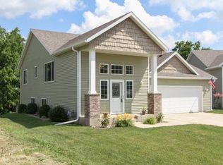 1042 Falcon Rd SE, Rochester, MN 55904