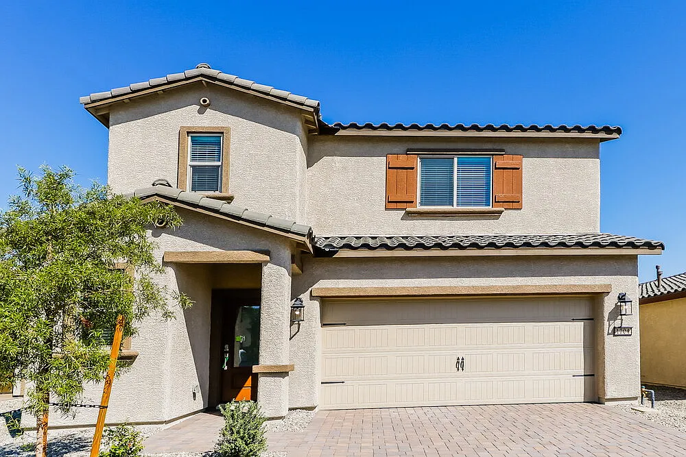 4 bed, 2.5 bath, 1958 sqft, $2,065 — Photo 1