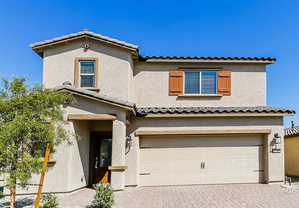 1704 Desert Path Ave