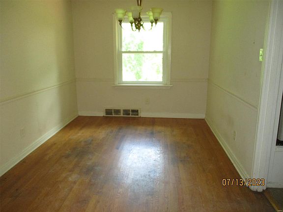 2nd image of 1361 Thatcher Ave