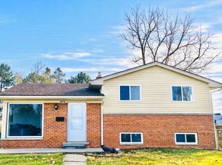 29239 Cambridge St, Garden City, MI