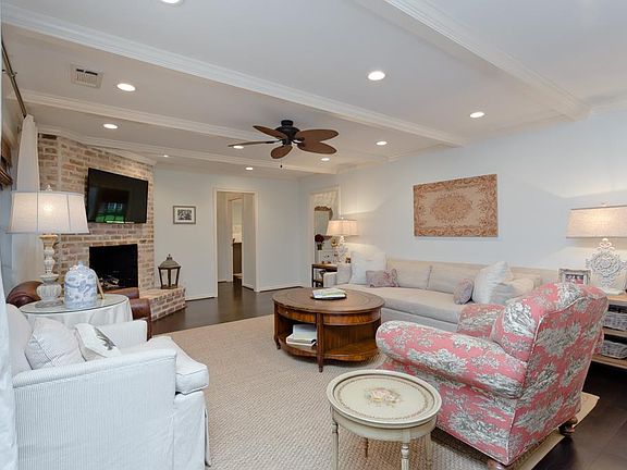 5th image of 7610 Meadowvale Dr