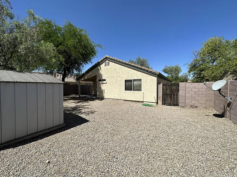 2425 S 159th Ln — Photo 17
