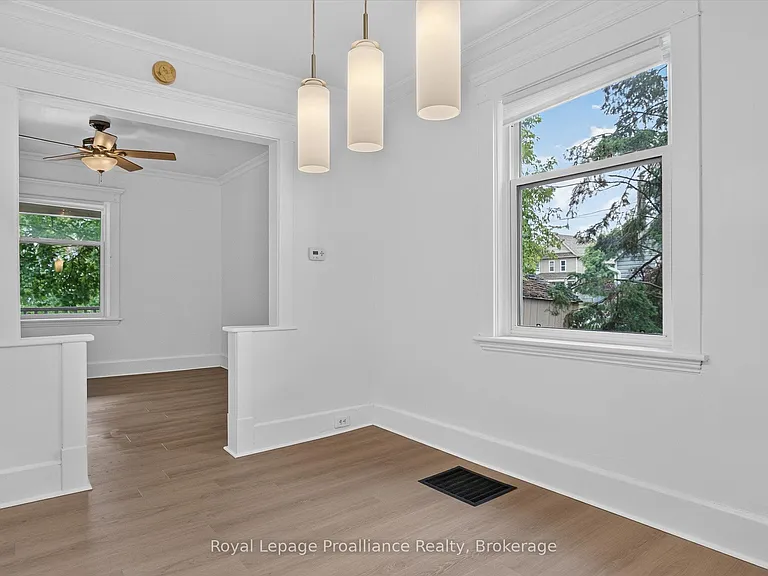 367 Edinburgh St — Photo 3