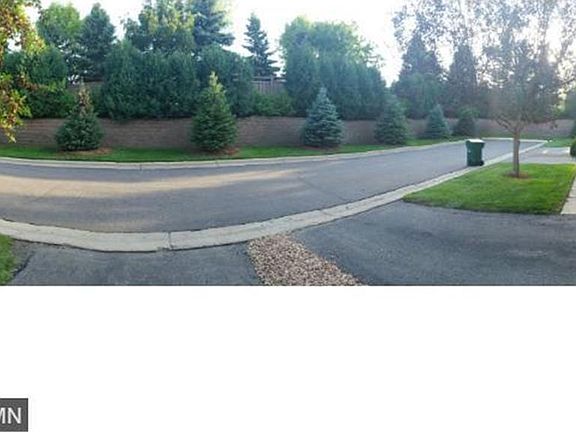 2nd image of 648 Willoughby Way W