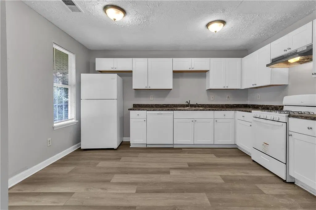 4 bed, 3.5 bath, 1408 sqft, $1,650 — Photo 3