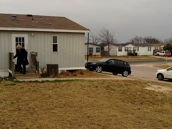 3rd image of 3201 Valencia Dr