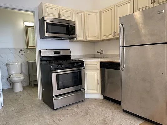 Rented by Oxford Property Group | media 17