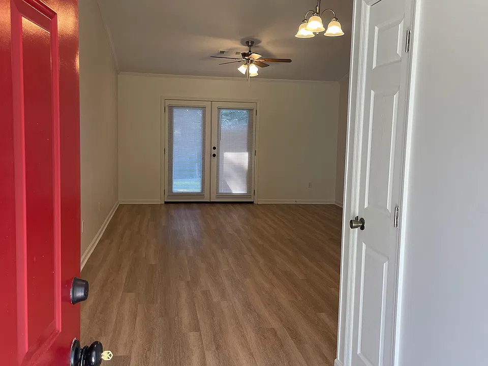 323 Somerset Dr