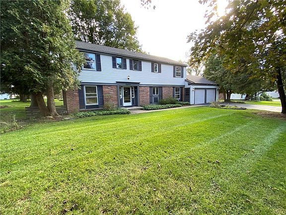 3rd image of 18 Sturbridge Ln