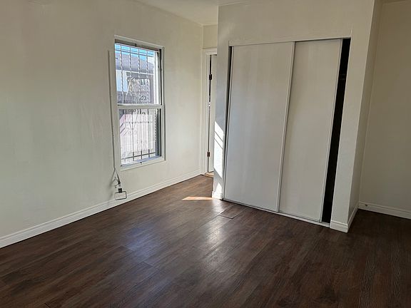 5th image of 146 W Buckthorn St