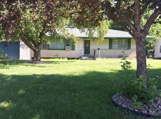330 10th Ave SW, Cambridge, MN 55008