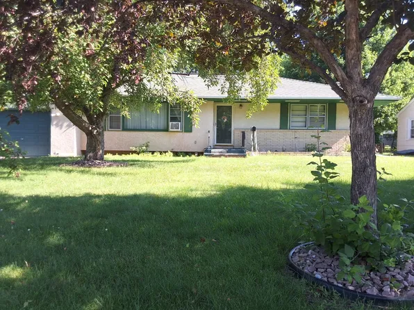 330 10th Ave SW, Cambridge, MN 55008