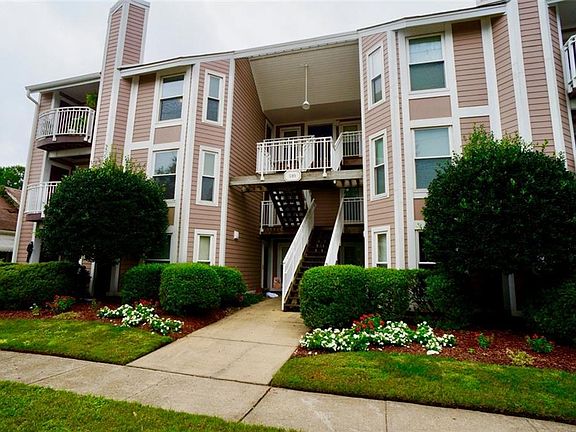 Sea Pines Condominiums are just 4 blocks from the Atlantic Ocean and beautiful Virginia Beach Boardwalk. 