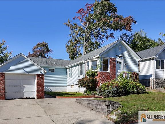 3rd image of 814 Forrest Ave