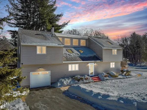 7 Germaine Ave, Methuen, MA 01844