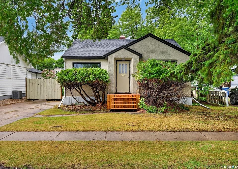 1st image of 205 Bemister AVENUE E