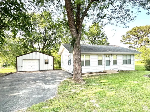 871 Chestnut St, Bourbon, MO 65441