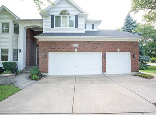 2211 Skylane Dr, Naperville, IL 60564