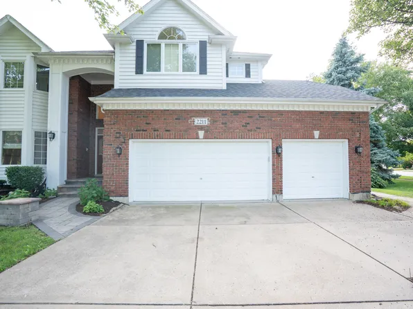 2211 Skylane Dr, Naperville, IL 60564