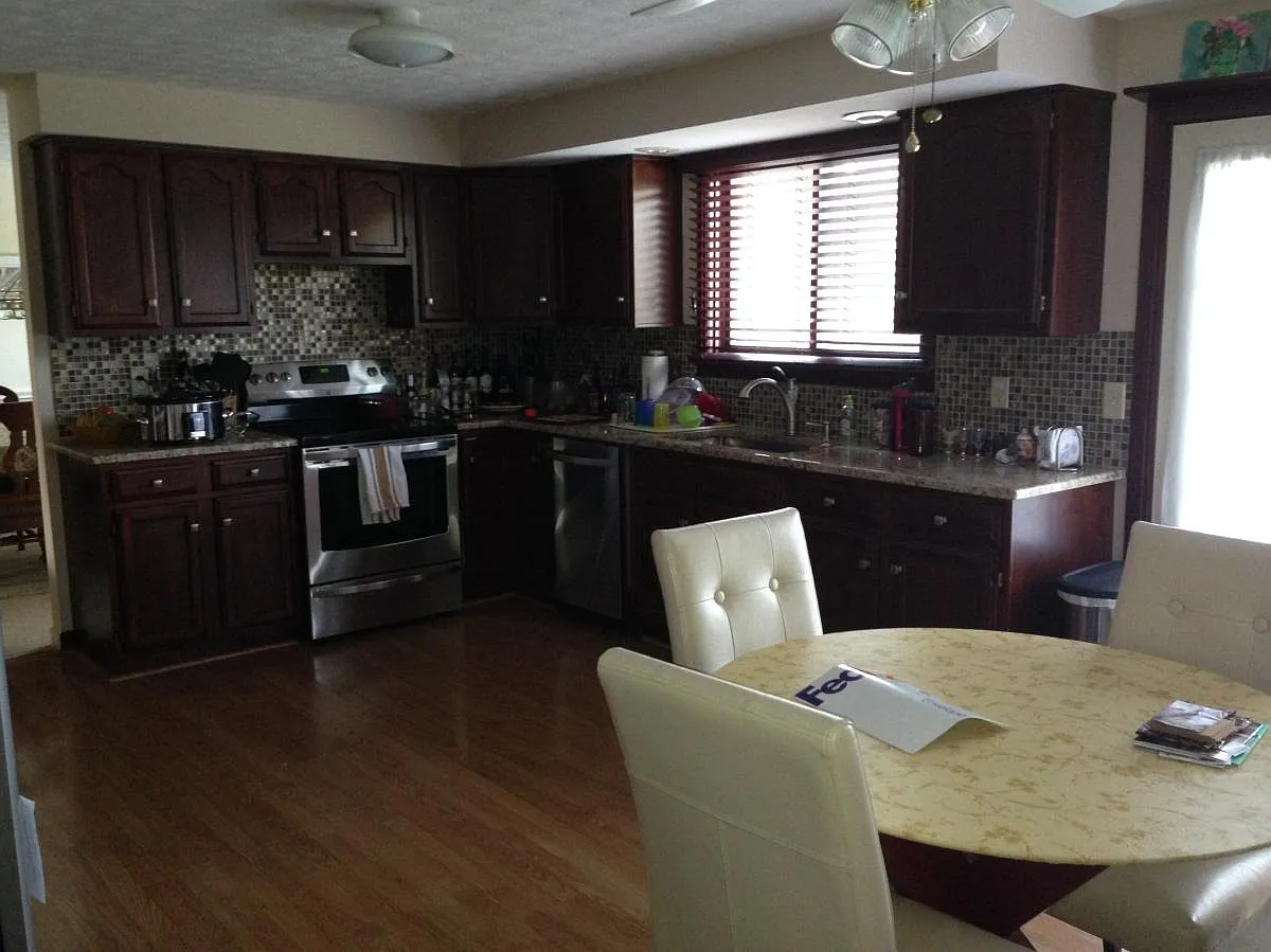 4 bed, 2.5 bath, 2438 sqft, $2,750 — Photo 2