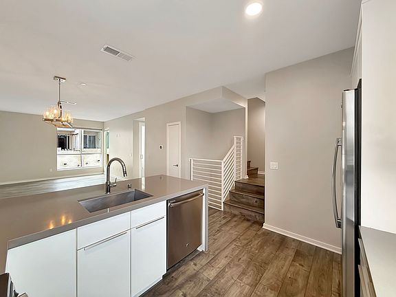 4th image of 2191 Catalina Blvd
