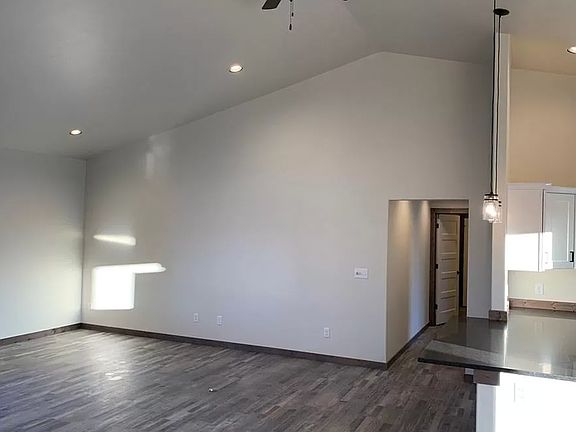 2nd image of 400 Butler Creek Ave