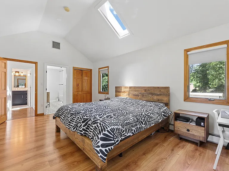 107 E Madison Ave — Photo 11