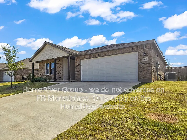 605 Jameson St — Photo 16