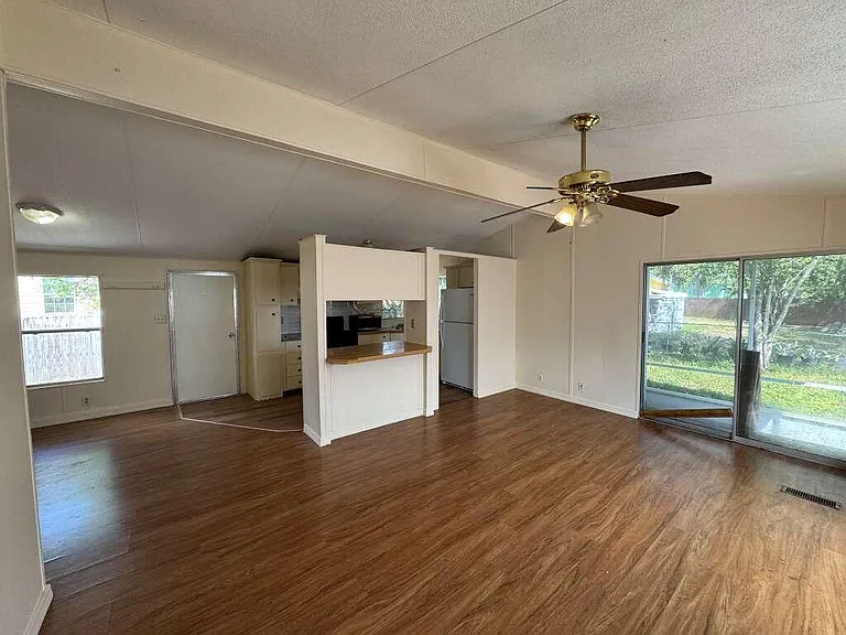 11887 Anchorage Way — Photo 3