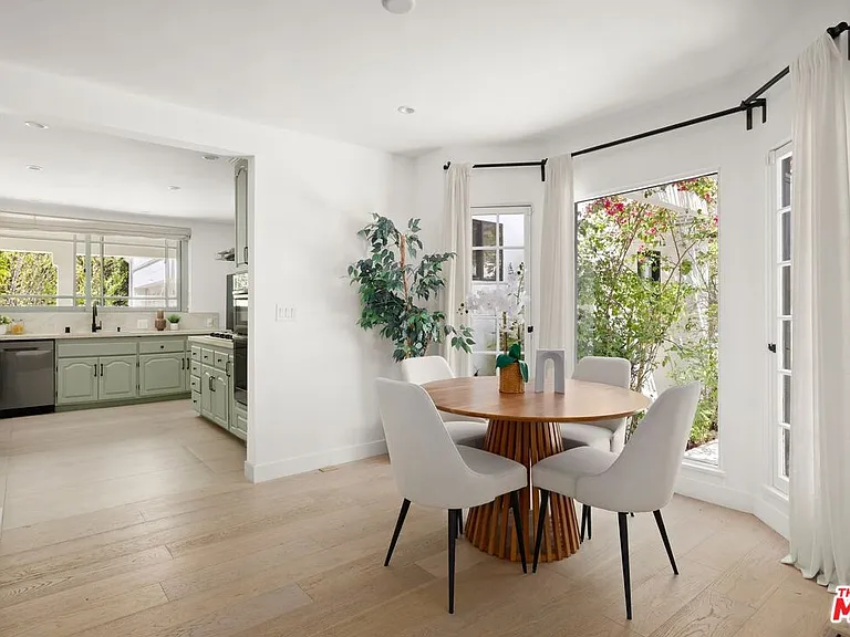 712 N Rodeo Dr — Photo 10