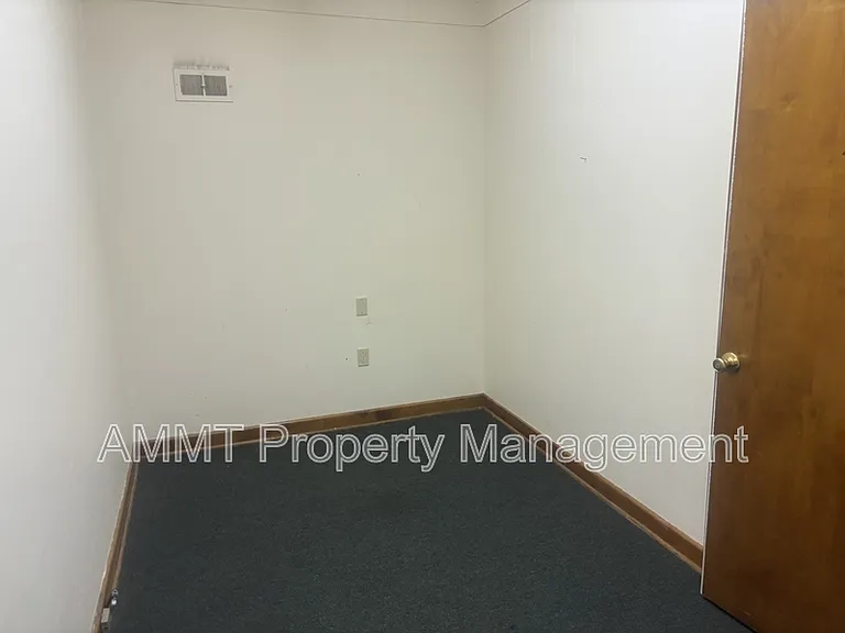 114 E 4th St #A — Photo 5