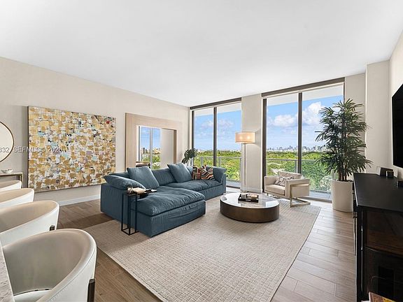 4th image of 2678 Tigertail Ave #702